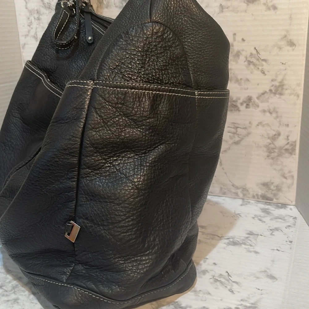 OiOI Australia Pompeian Leather Diaper Bag black with stroller straps